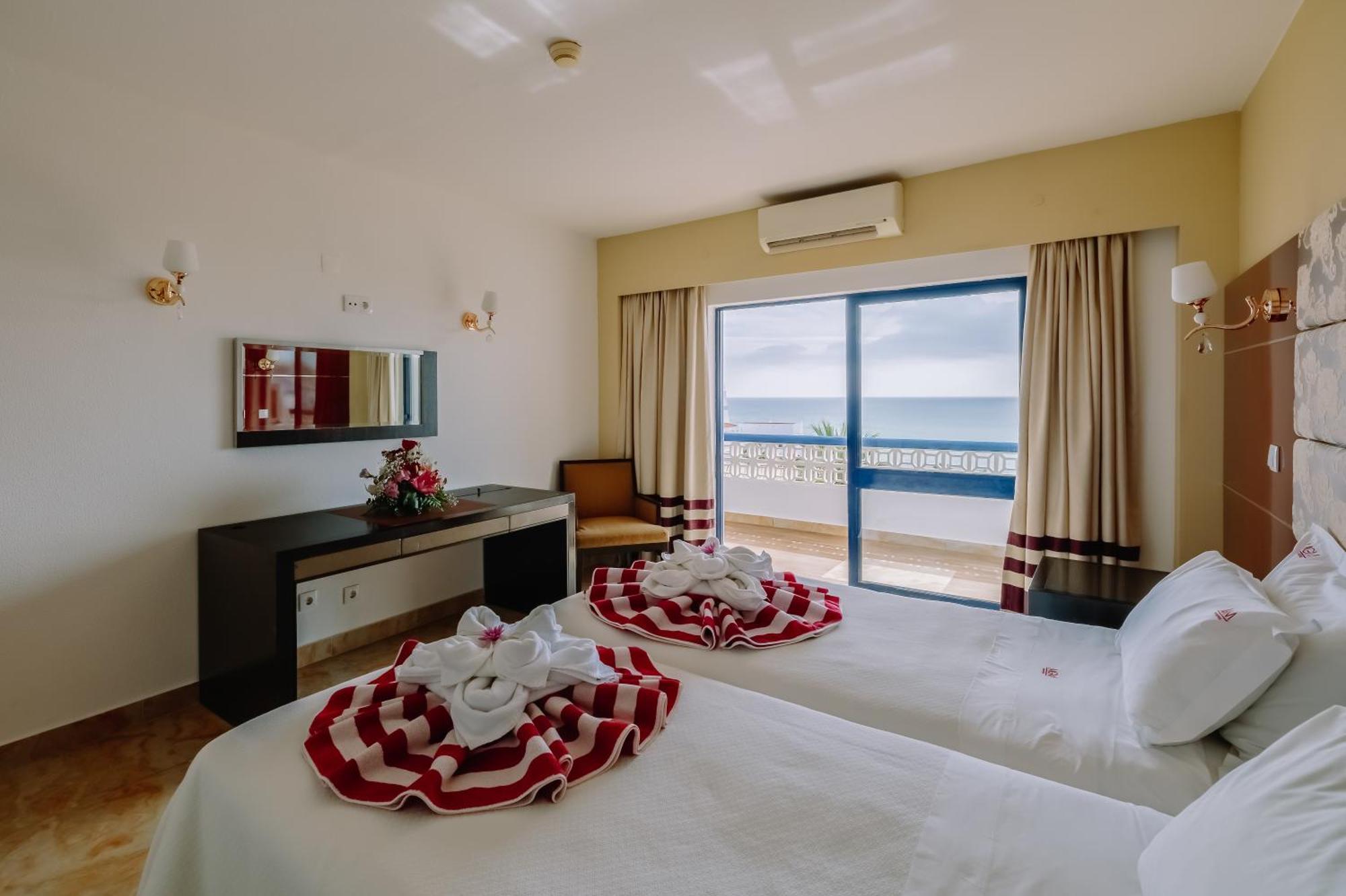 Grand Muthu Oura View Beach Club Албуфейра Екстериор снимка A room at the hotel