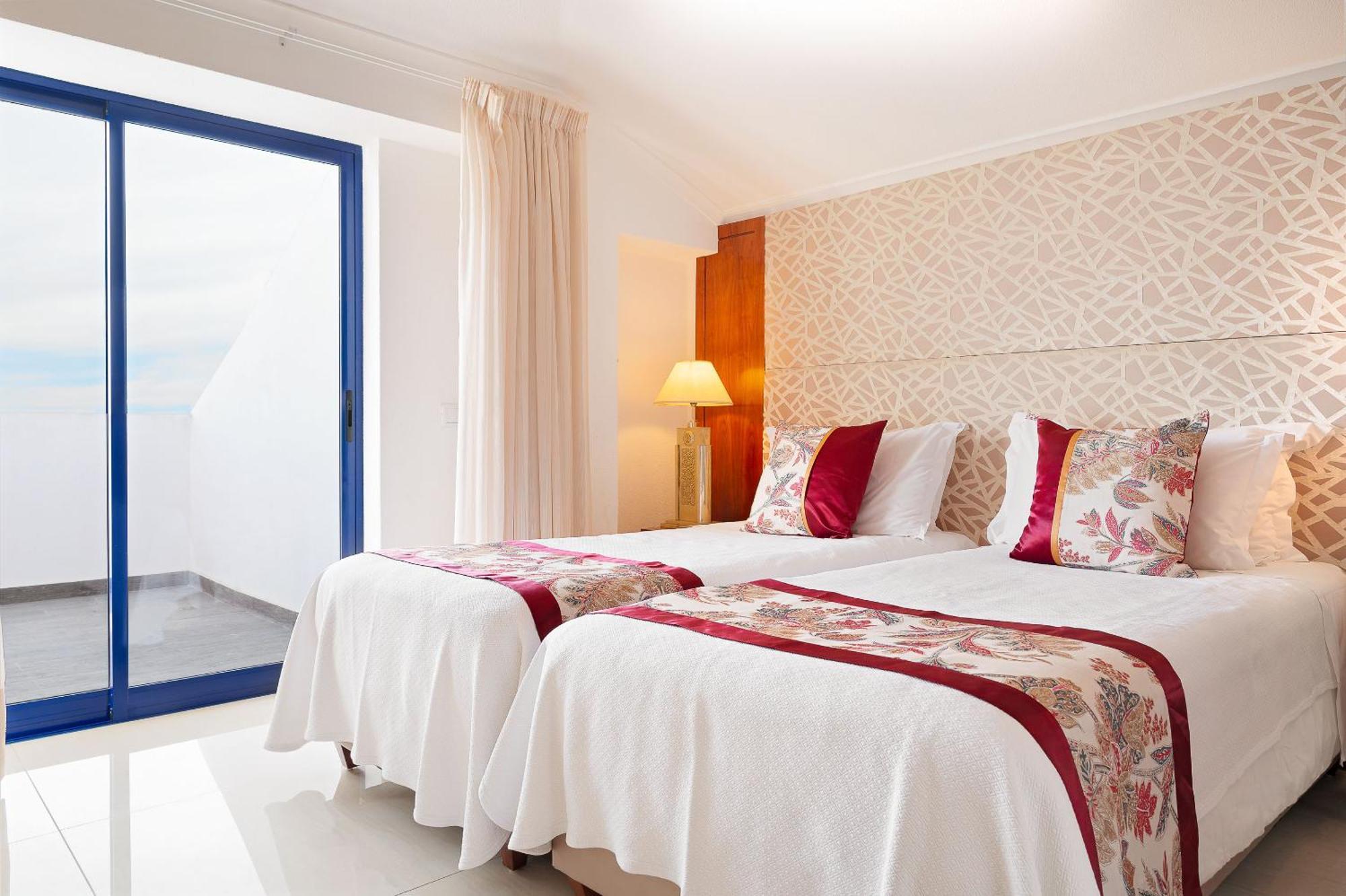 Grand Muthu Oura View Beach Club Албуфейра Екстериор снимка A bedroom at the hotel