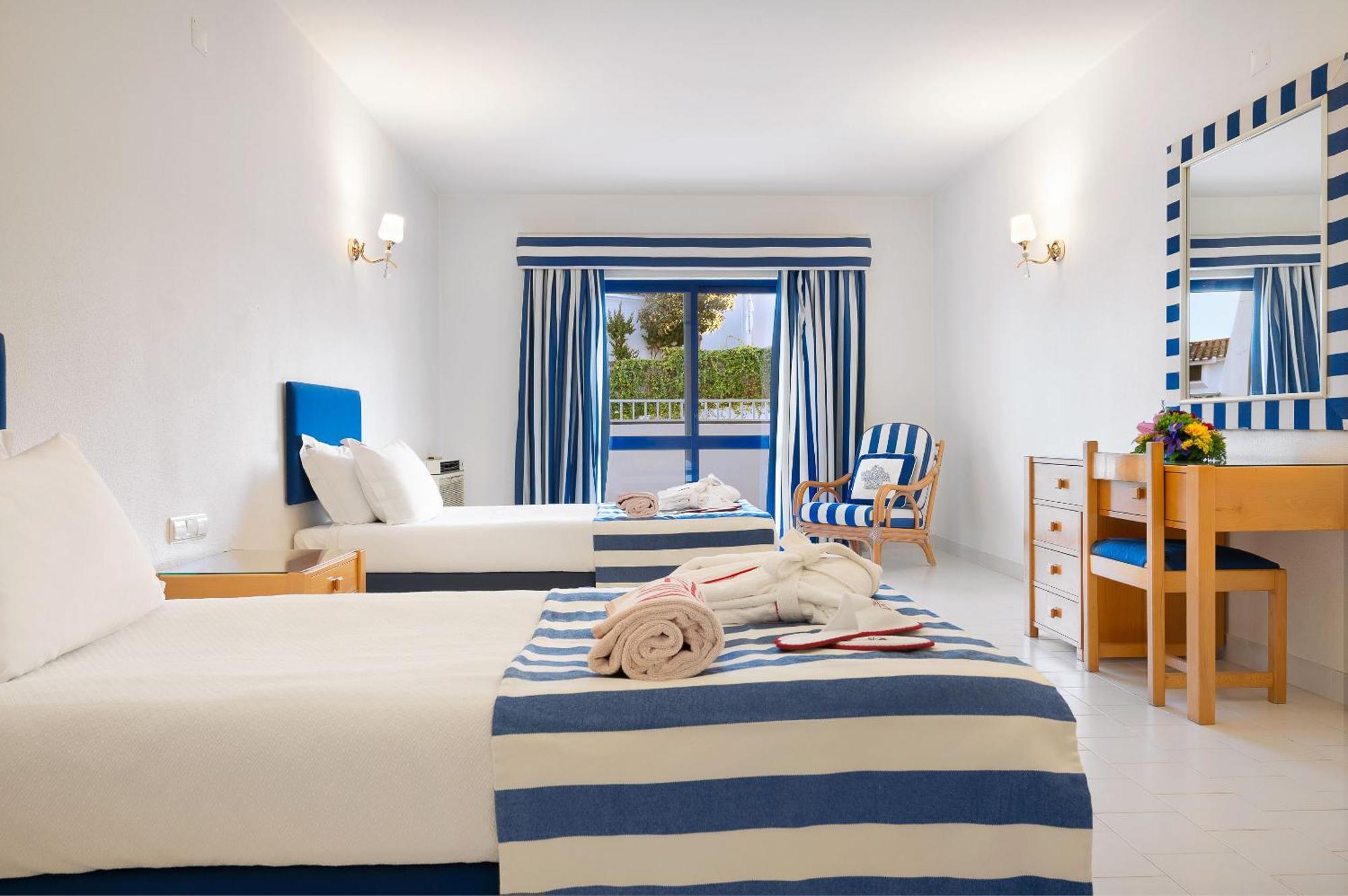 Grand Muthu Oura View Beach Club Албуфейра Екстериор снимка A typical room at the hotel